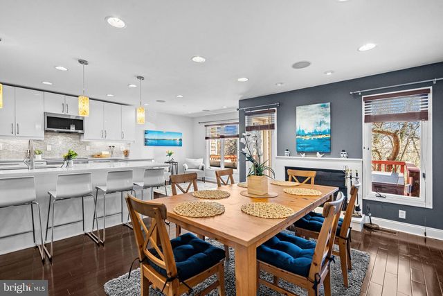 1044 TREVINO LN, Herndon, VA 20170