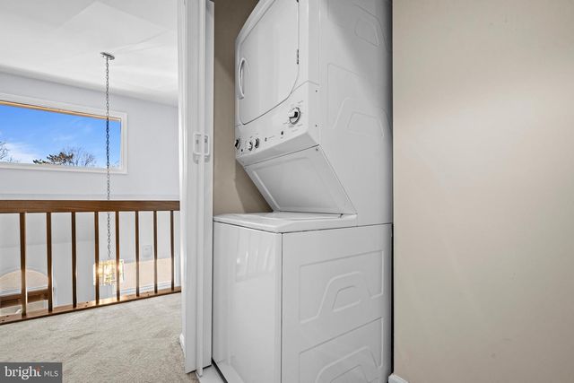 1044 TREVINO LN, Herndon, VA 20170