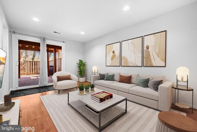 1044 TREVINO LN, Herndon, VA 20170