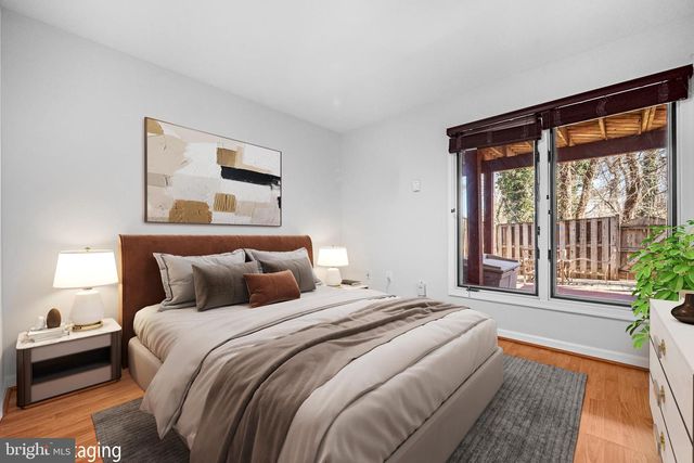 1044 TREVINO LN, Herndon, VA 20170