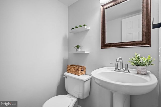 1044 TREVINO LN, Herndon, VA 20170