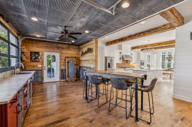 4325 Cave Springs Rd, Columbia, TN 38401