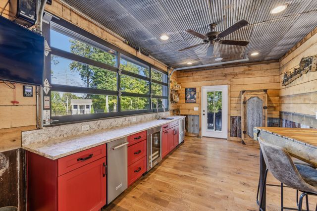 4325 Cave Springs Rd, Columbia, TN 38401