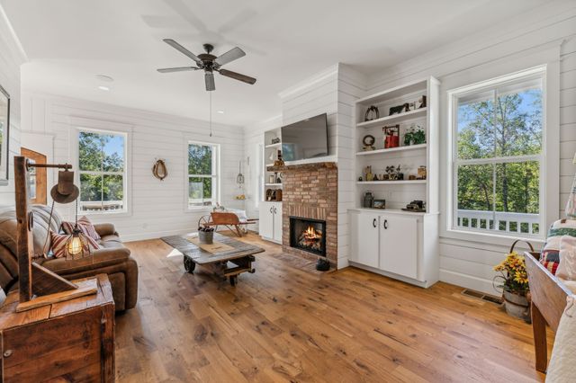 4325 Cave Springs Rd, Columbia, TN 38401