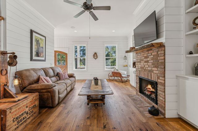 4325 Cave Springs Rd, Columbia, TN 38401