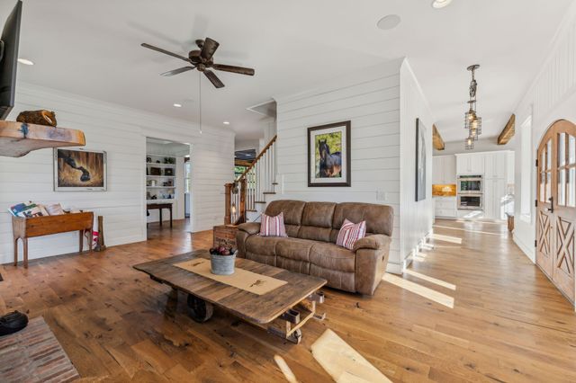 4325 Cave Springs Rd, Columbia, TN 38401