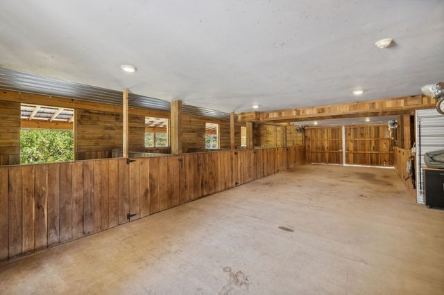 4325 Cave Springs Rd, Columbia, TN 38401