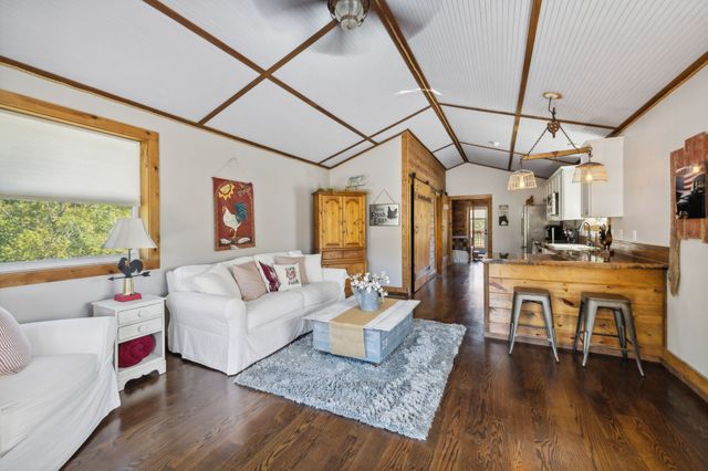 4325 Cave Springs Rd, Columbia, TN 38401