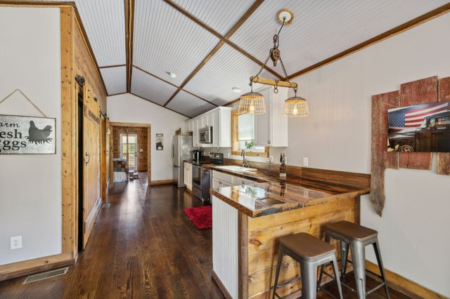 4325 Cave Springs Rd, Columbia, TN 38401