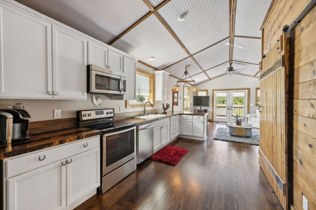 4325 Cave Springs Rd, Columbia, TN 38401