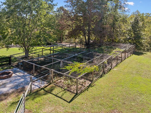 4325 Cave Springs Rd, Columbia, TN 38401