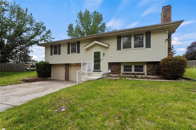 508 SW KILLARNEY Lane, Blue Springs, MO 64014
