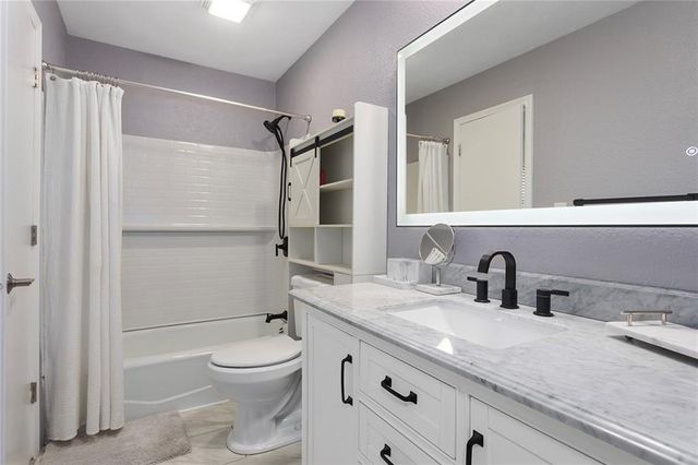 508 SW KILLARNEY Lane, Blue Springs, MO 64014