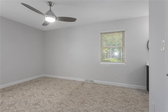 508 SW KILLARNEY Lane, Blue Springs, MO 64014