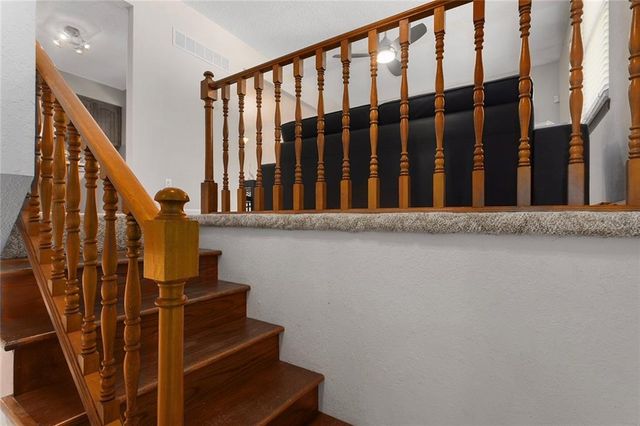 508 SW KILLARNEY Lane, Blue Springs, MO 64014