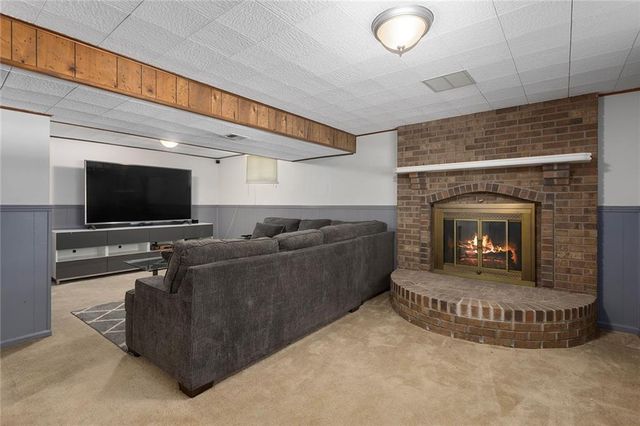 508 SW KILLARNEY Lane, Blue Springs, MO 64014