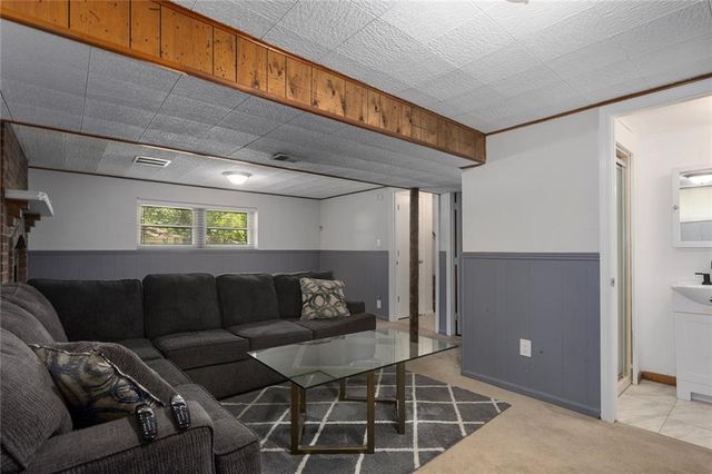 508 SW KILLARNEY Lane, Blue Springs, MO 64014