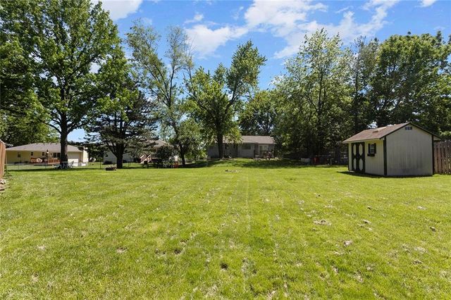 508 SW KILLARNEY Lane, Blue Springs, MO 64014