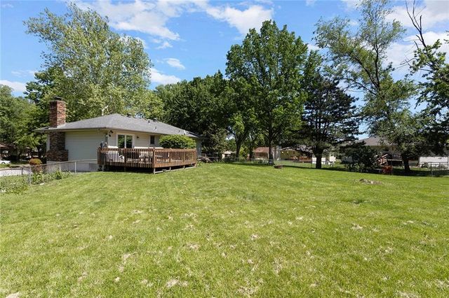 508 SW KILLARNEY Lane, Blue Springs, MO 64014