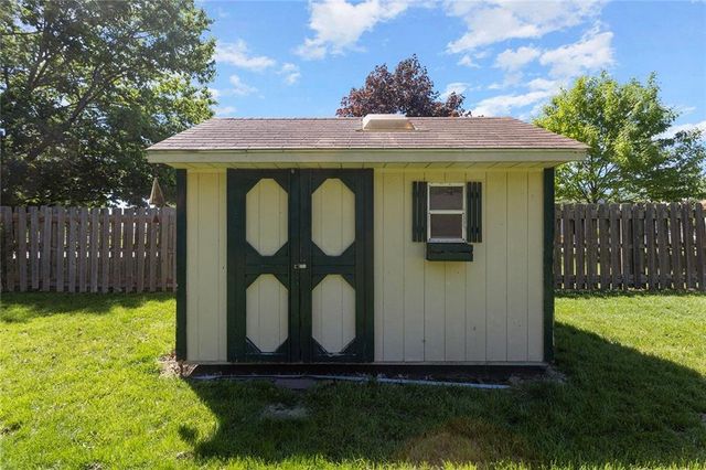 508 SW KILLARNEY Lane, Blue Springs, MO 64014
