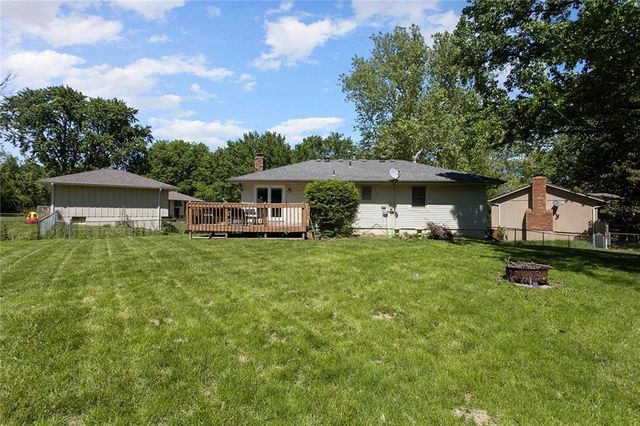 508 SW KILLARNEY Lane, Blue Springs, MO 64014