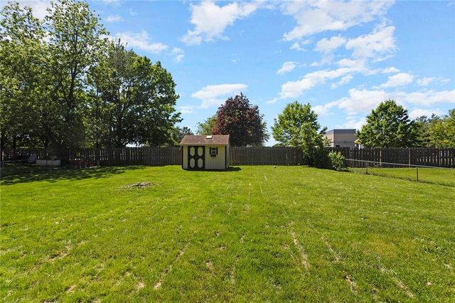508 SW KILLARNEY Lane, Blue Springs, MO 64014