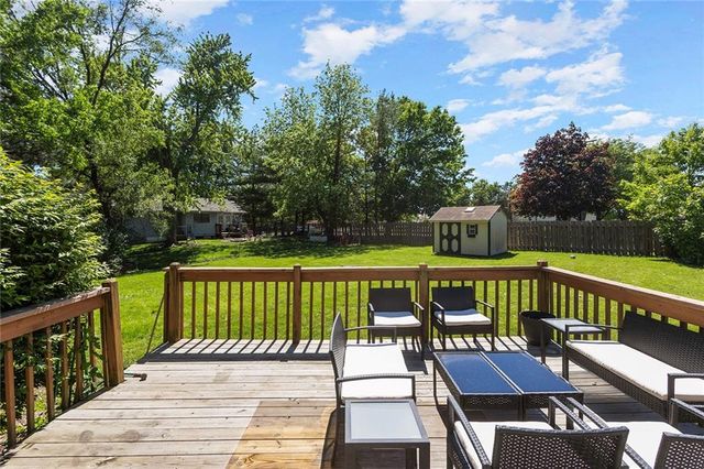 508 SW KILLARNEY Lane, Blue Springs, MO 64014