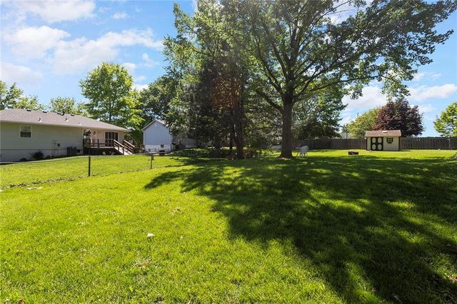 508 SW KILLARNEY Lane, Blue Springs, MO 64014