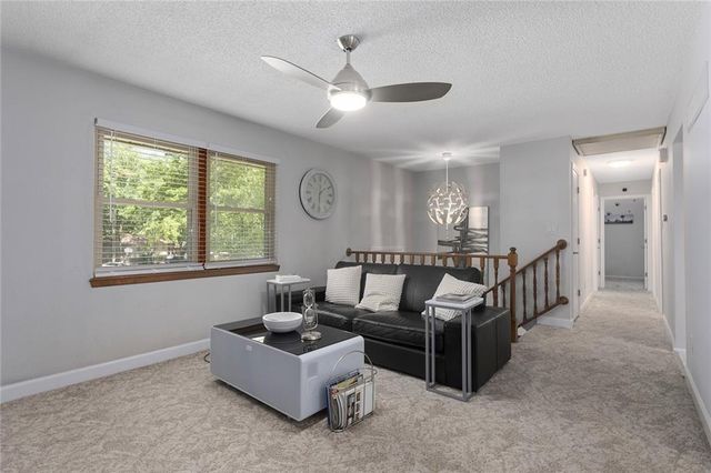 508 SW KILLARNEY Lane, Blue Springs, MO 64014