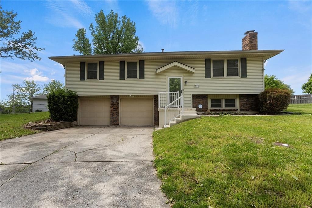 508 SW KILLARNEY Lane, Blue Springs, MO 64014