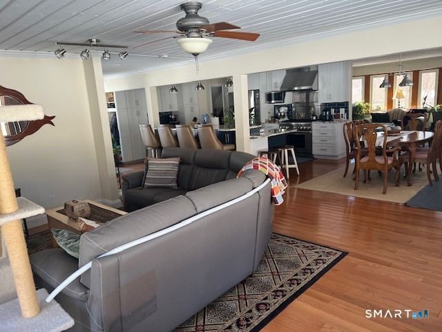 51 West Lake Avenue, Guilford, CT 06437