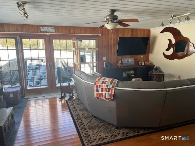 51 West Lake Avenue, Guilford, CT 06437