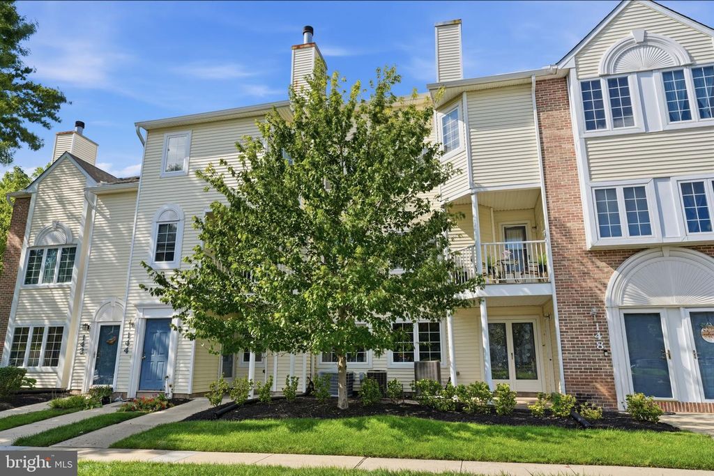 146 NAOMI CT, LEVITTOWN, PA 19057 — exterior
