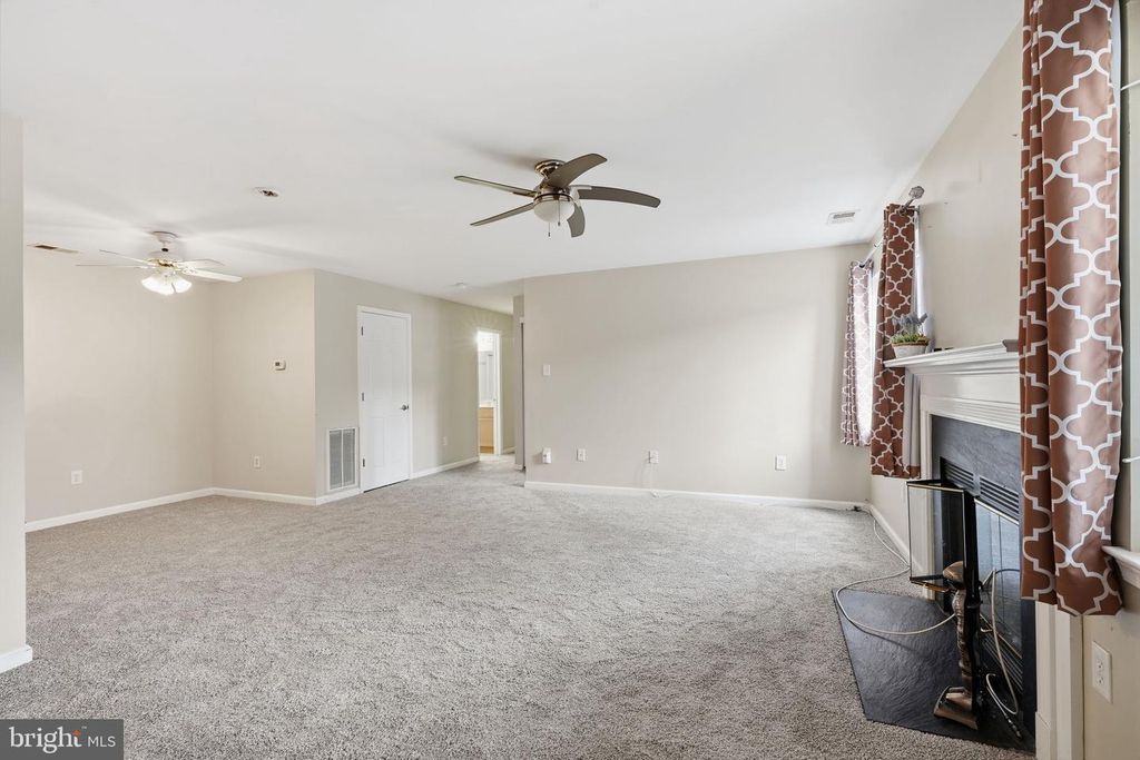 146 NAOMI CT, LEVITTOWN, PA 19057 — photo 3
