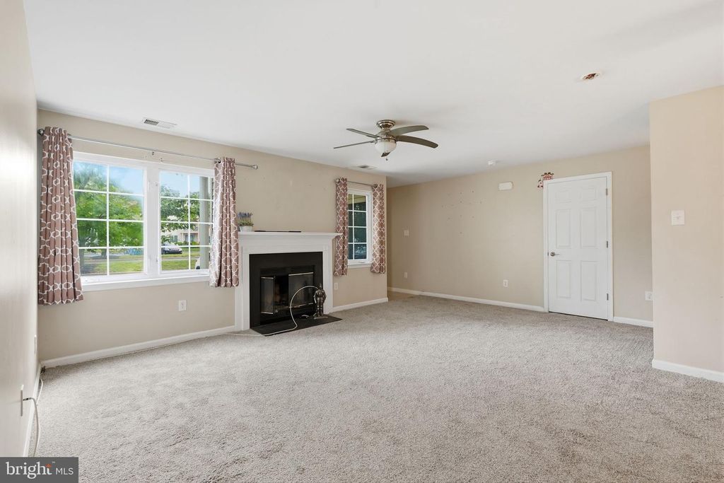 146 NAOMI CT, LEVITTOWN, PA 19057 — photo 4