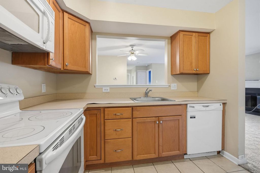 146 NAOMI CT, LEVITTOWN, PA 19057 — photo 3