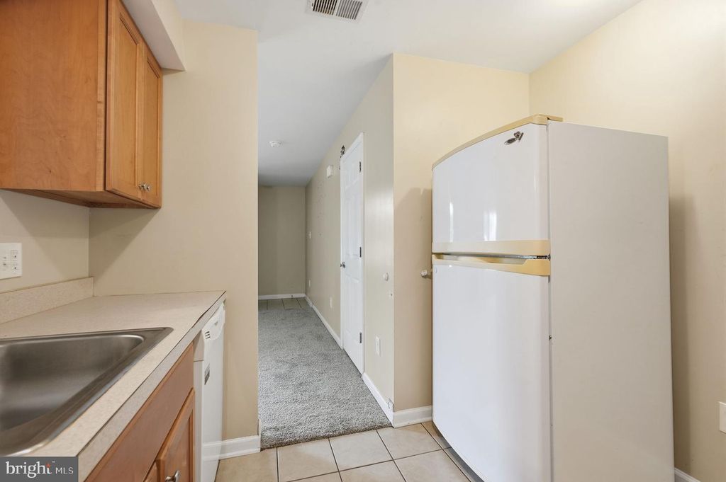146 NAOMI CT, LEVITTOWN, PA 19057 — photo 4