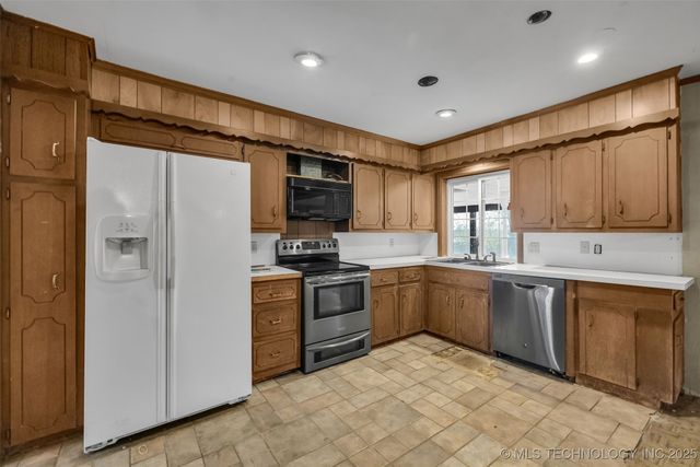 930 S Sinnett Road, Cleveland, OK 74020