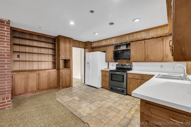 930 S Sinnett Road, Cleveland, OK 74020