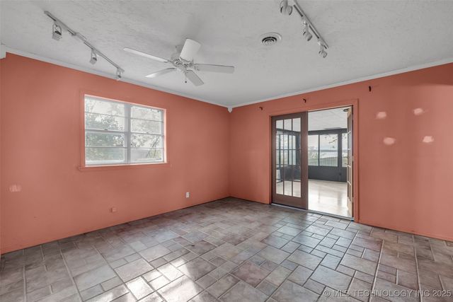 930 S Sinnett Road, Cleveland, OK 74020