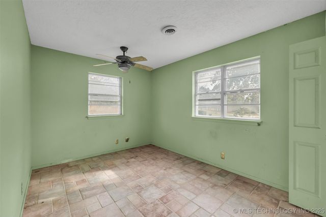 930 S Sinnett Road, Cleveland, OK 74020