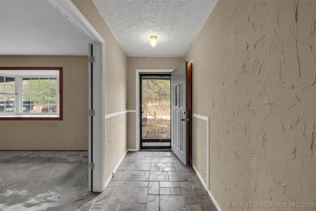 930 S Sinnett Road, Cleveland, OK 74020