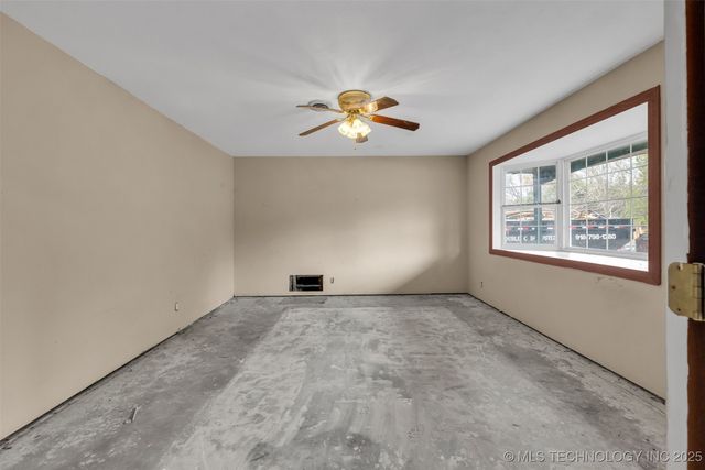 930 S Sinnett Road, Cleveland, OK 74020