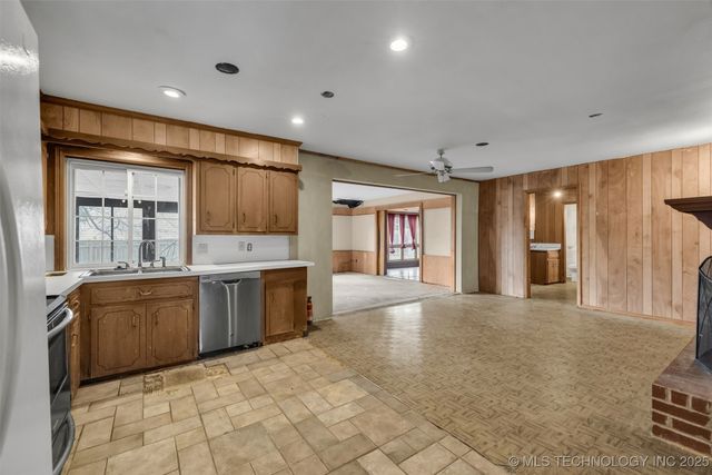 930 S Sinnett Road, Cleveland, OK 74020