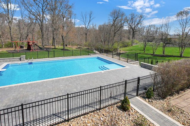 2478 Deseret Drive, Powell, OH 43065