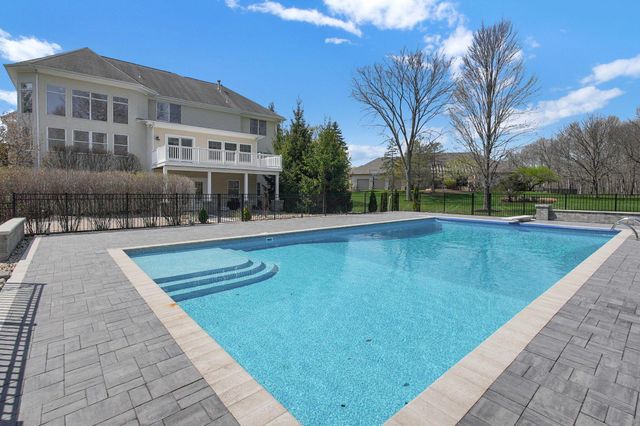 2478 Deseret Drive, Powell, OH 43065