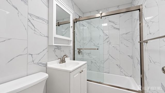 2 Lake Avenue 7A, East Brunswick, NJ 08816