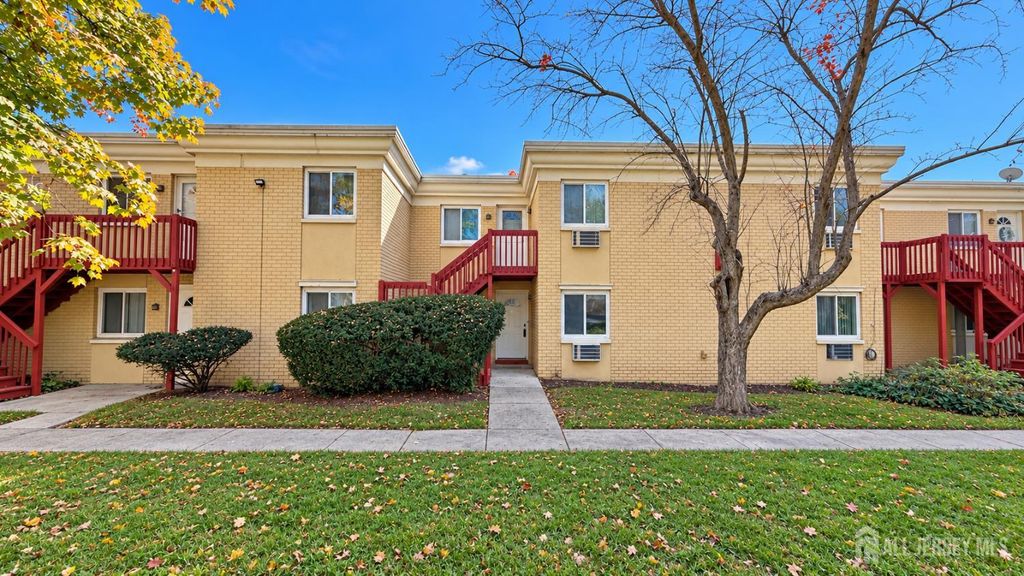 2 Lake Avenue 7A, East Brunswick, NJ 08816