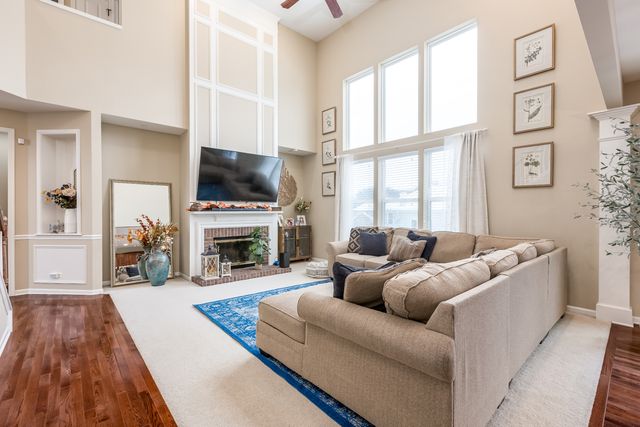 908 Blue Ridge Drive, Streamwood, IL 60107