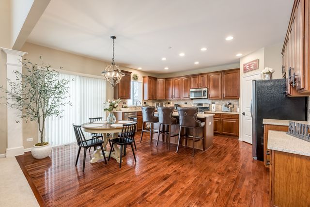 908 Blue Ridge Drive, Streamwood, IL 60107